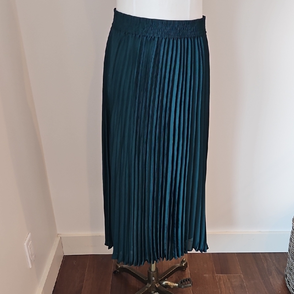 Banana Republic Elegant Green Pleated Skirt